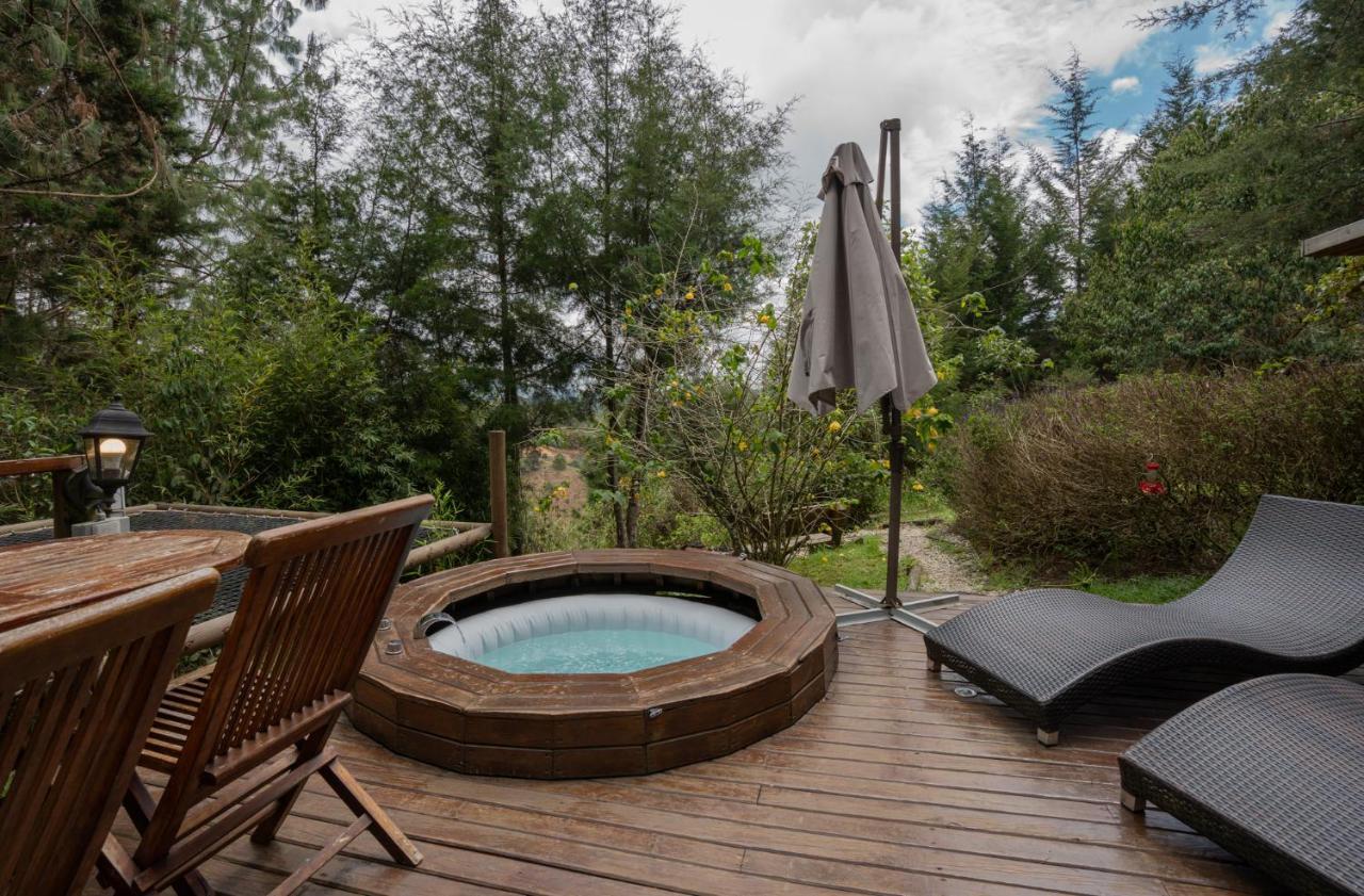 ホテル Bubblesky Glamping 40 Min From Medellin エル・レティーロ エクステリア 写真