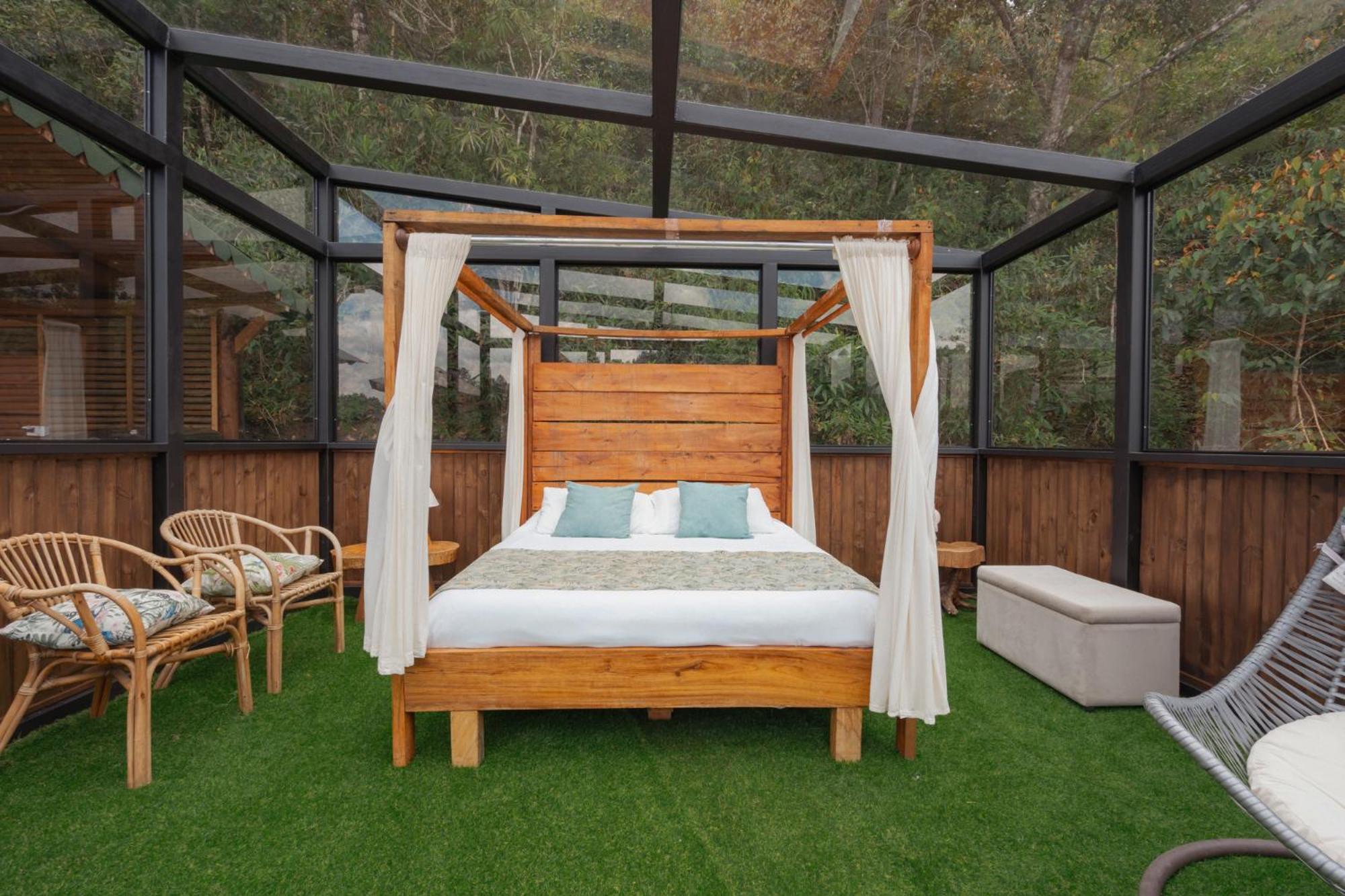 ホテル Bubblesky Glamping 40 Min From Medellin エル・レティーロ エクステリア 写真