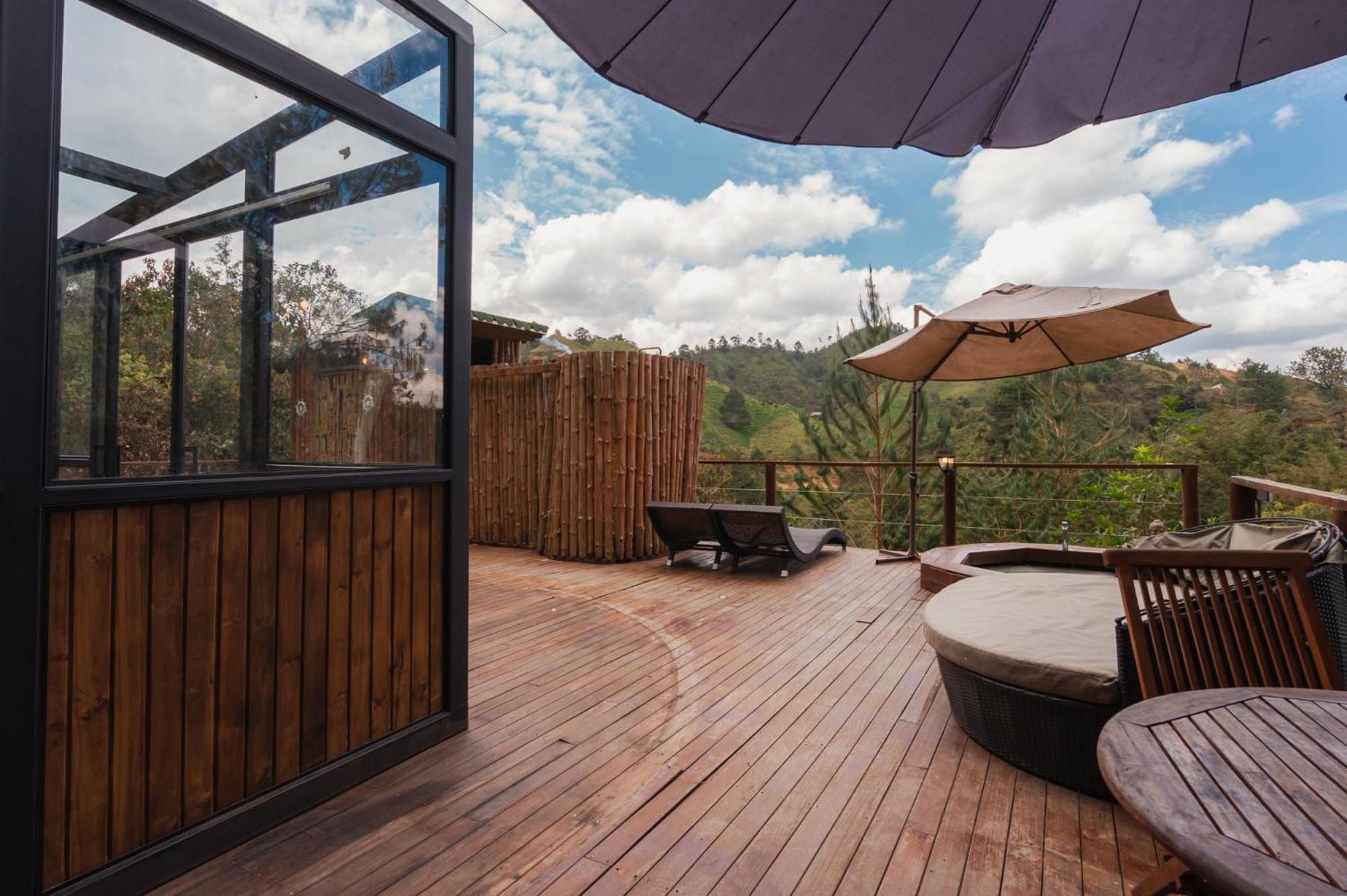 ホテル Bubblesky Glamping 40 Min From Medellin エル・レティーロ エクステリア 写真