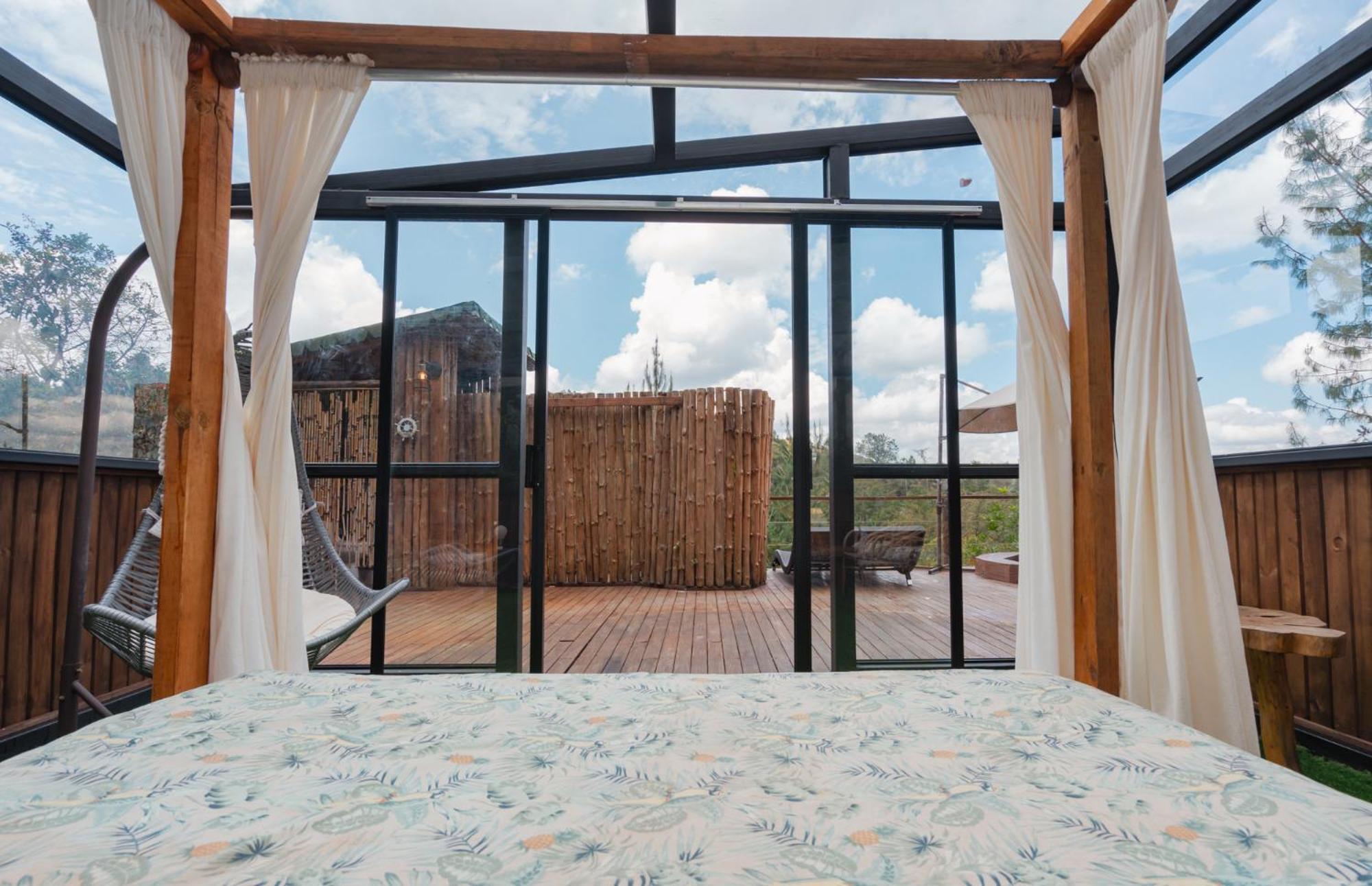ホテル Bubblesky Glamping 40 Min From Medellin エル・レティーロ エクステリア 写真
