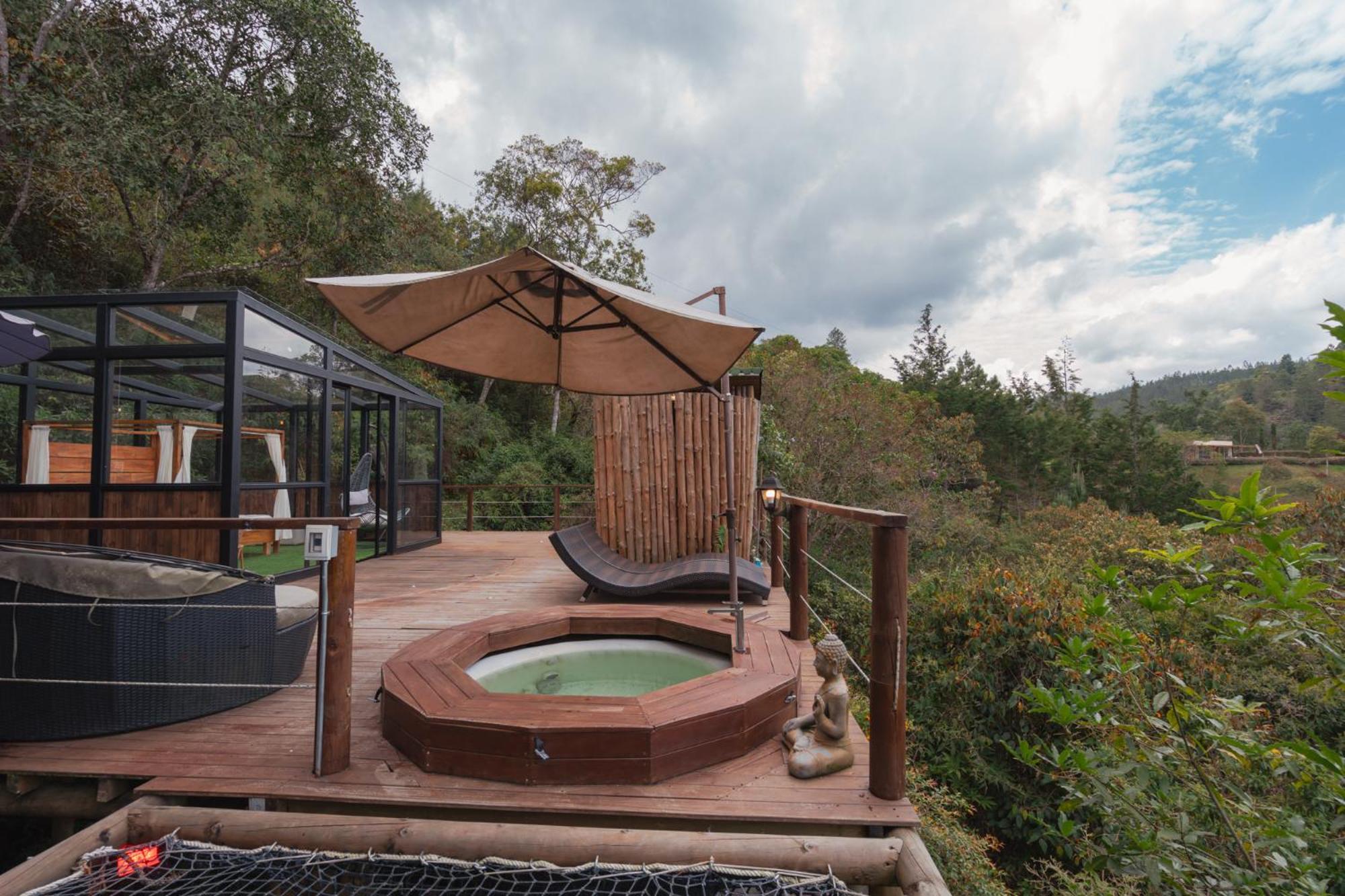 ホテル Bubblesky Glamping 40 Min From Medellin エル・レティーロ エクステリア 写真